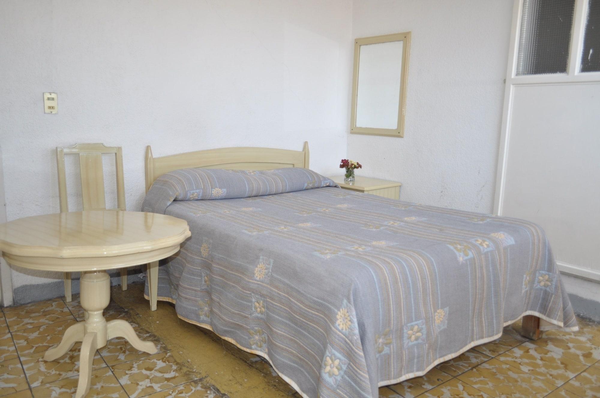 Hotel Viena Ирапуато Екстериор снимка