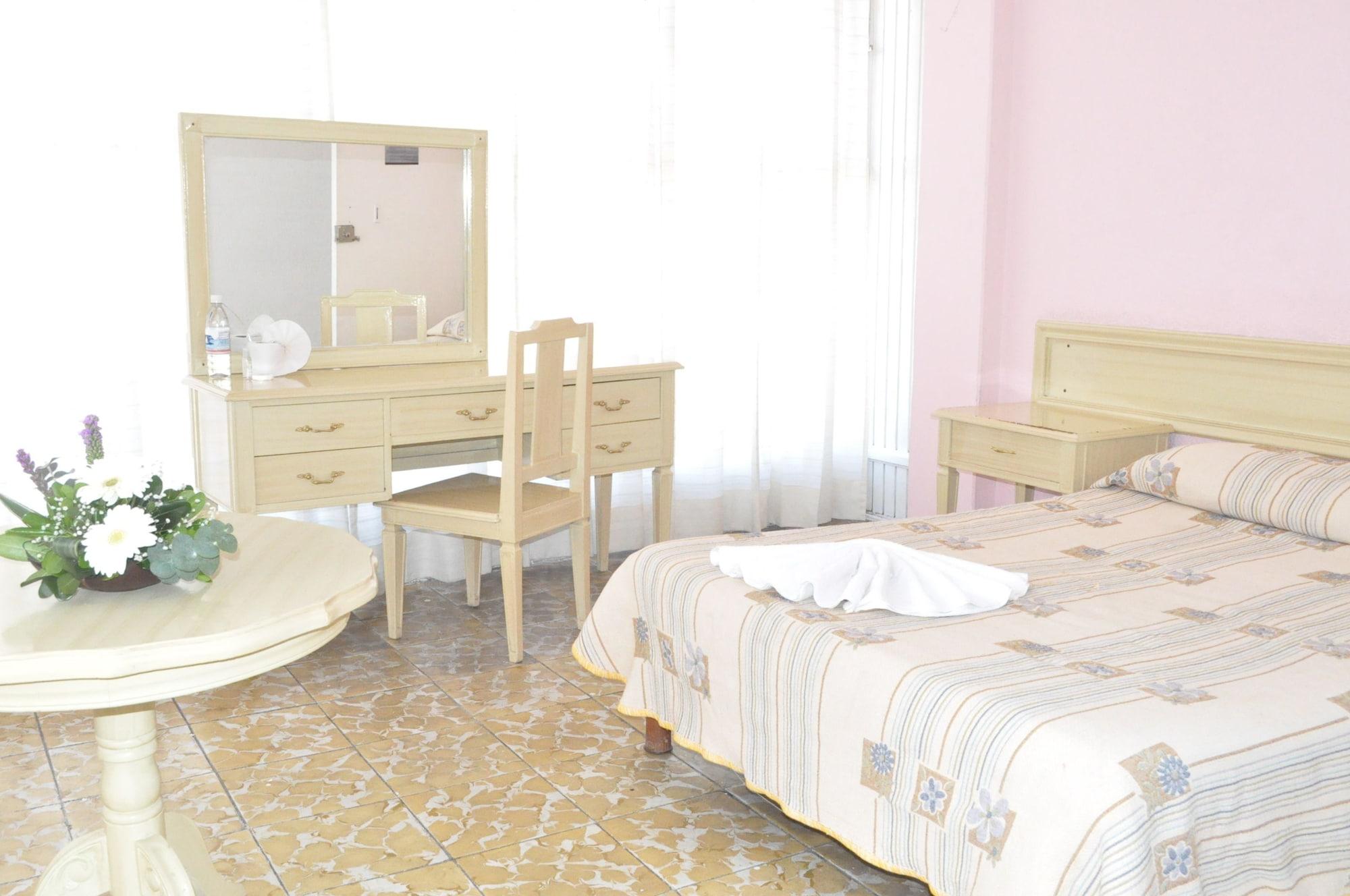 Hotel Viena Ирапуато Екстериор снимка