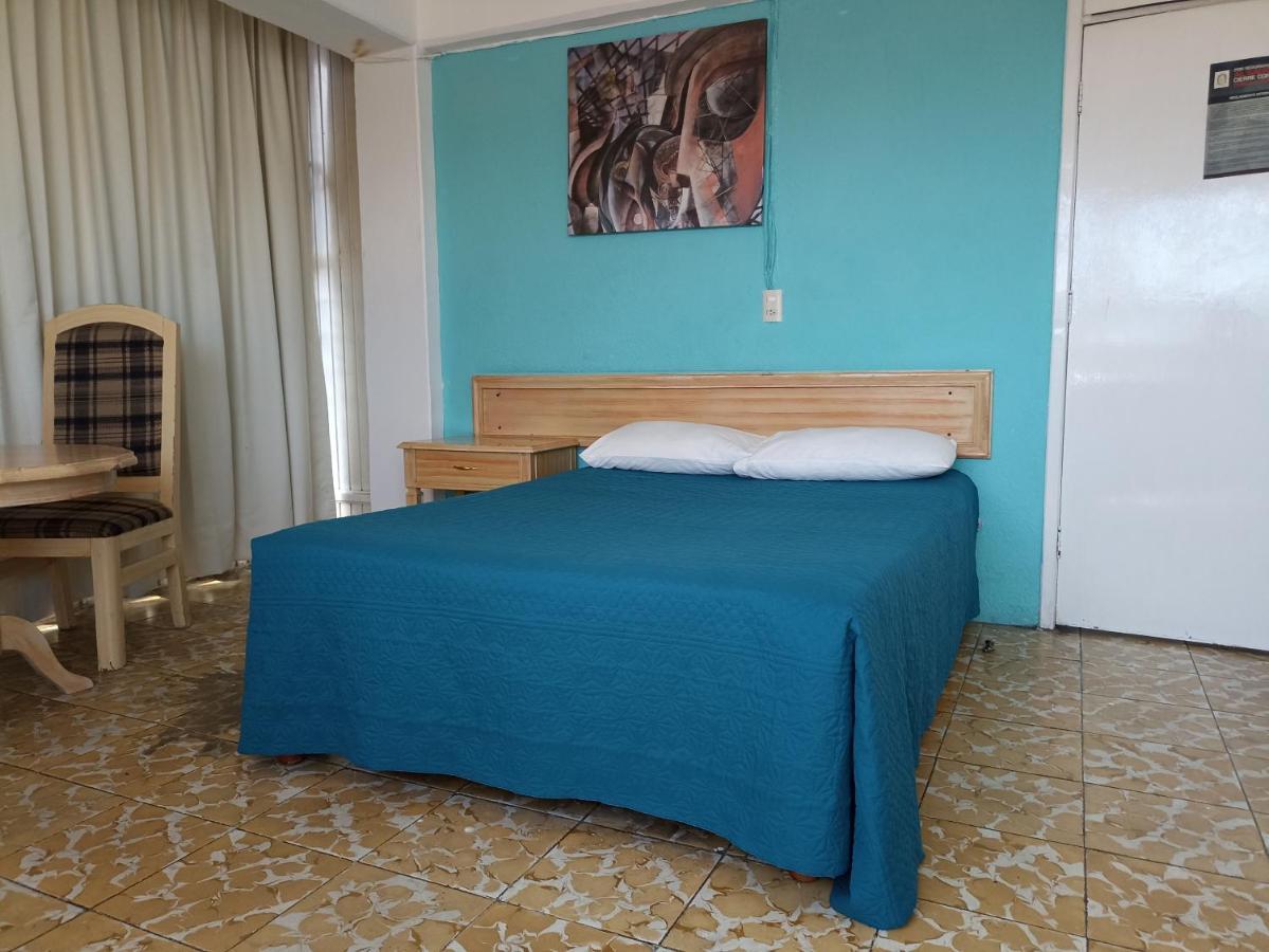 Hotel Viena Ирапуато Екстериор снимка