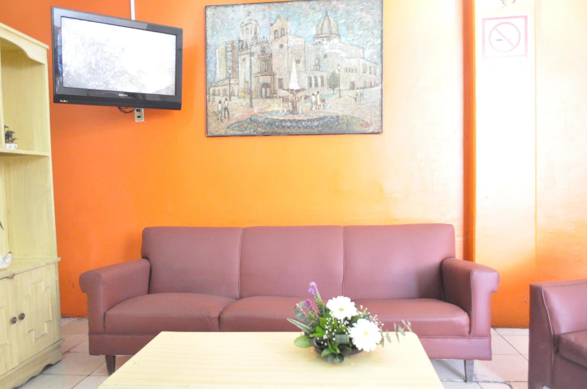 Hotel Viena Ирапуато Екстериор снимка